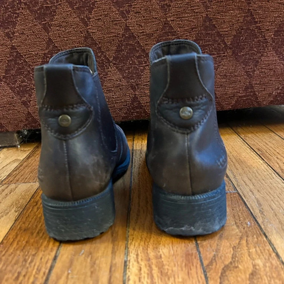 UGG Women's Bonham Waterproof Leather Chelsea Boots, Size 6 - Picture 5 of 9